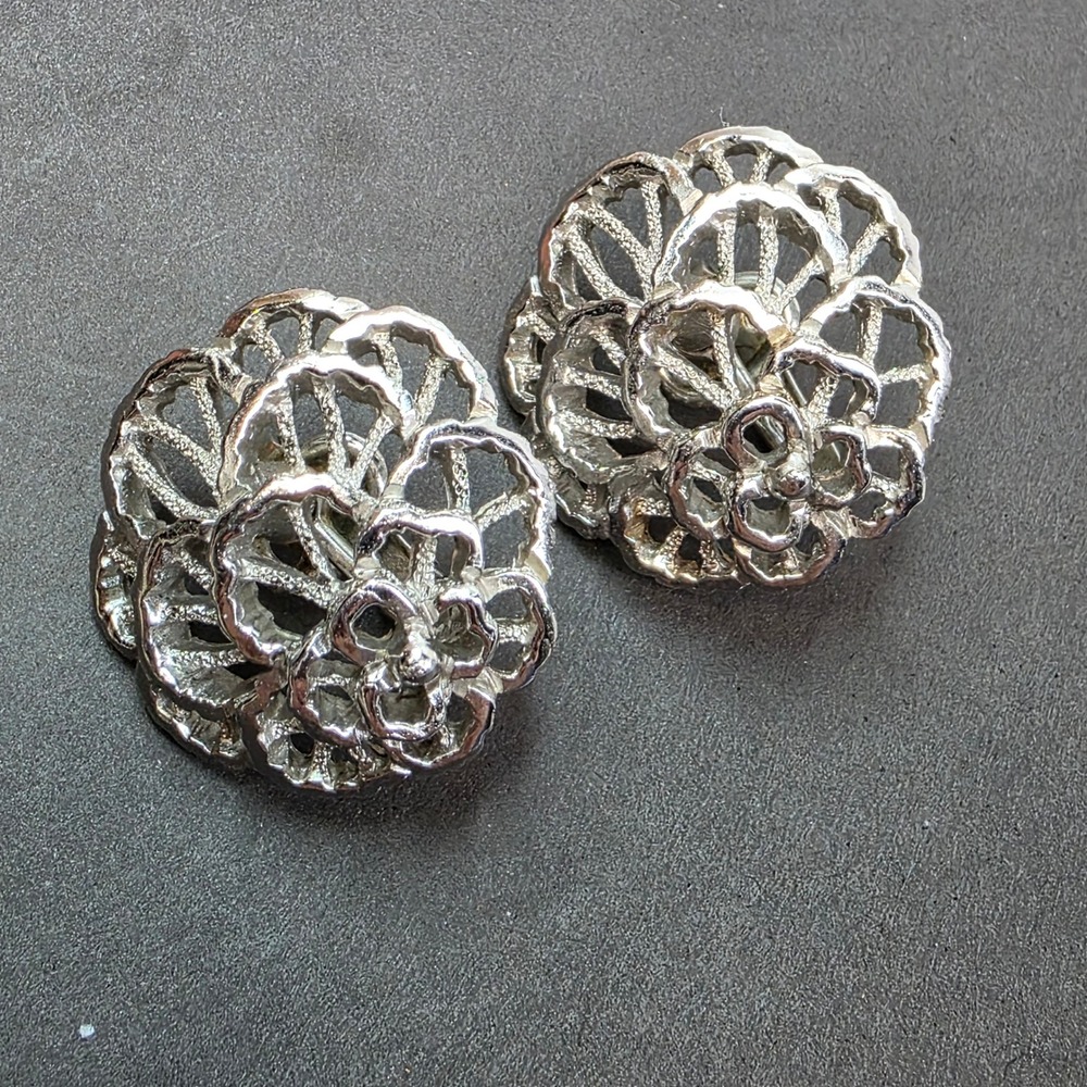 Trifari Earrings Silver Tone Clip On Floral Rose Shell Openwork Mesh Vintage